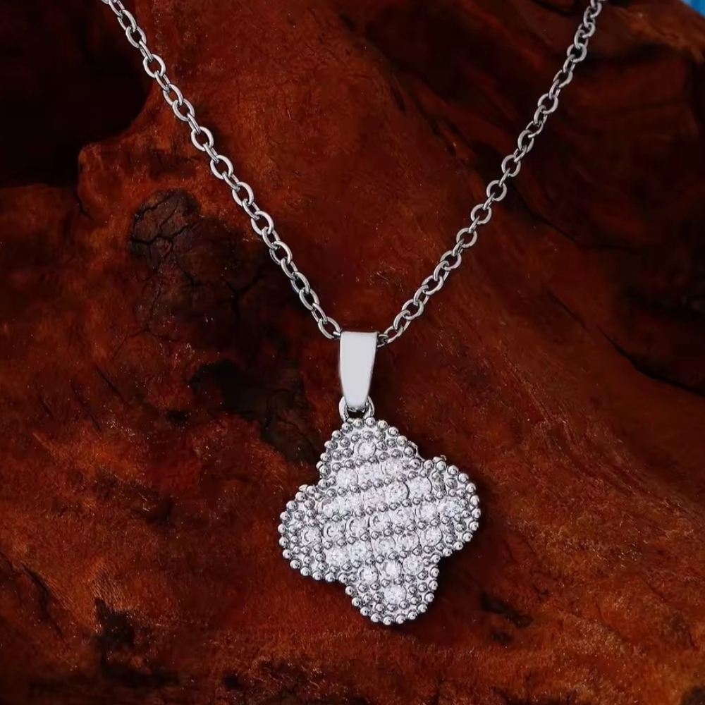 White Gold Clover Pendant Necklace